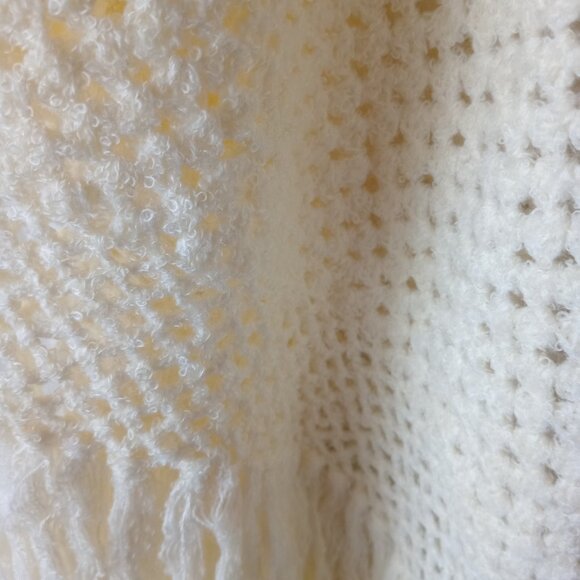 Unique Vintage Handmade Artisan Shawl Ivory Crochet Tassled Cozy One Size - Picture 3 of 4